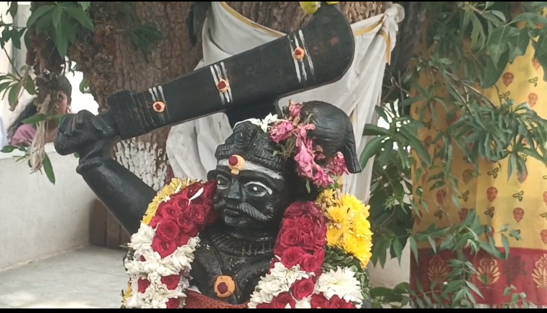 திண்டுக்கல் மாவட்டம் ரெட்டியார்சத்திரம் அருகே த.வெ.கவினர் கிடா வெட்டி கொண்டாட்டம்