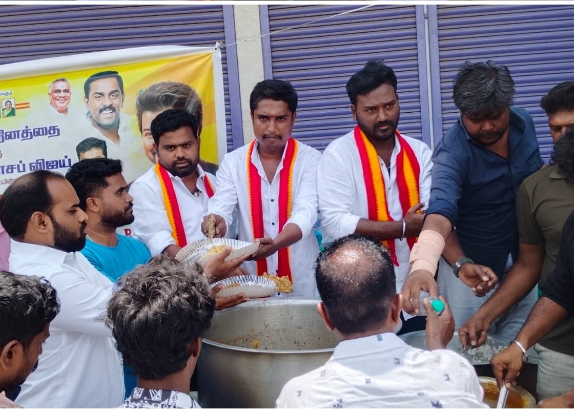 தேனியில் உலக பட்டினி தினத்தை முன்னிட்டு த.வெ.க சார்பாக அன்னதானம்