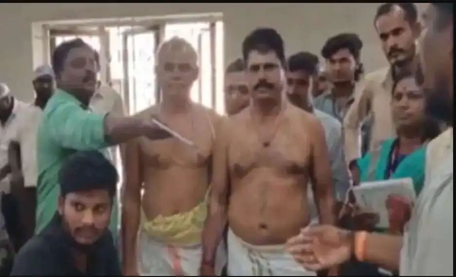 திருச்செந்தூரில்- அமைச்சரிடம் VIP தரிசனம் செய்ய பணம் கேட்ட கோவில் அர்சகர்கள்