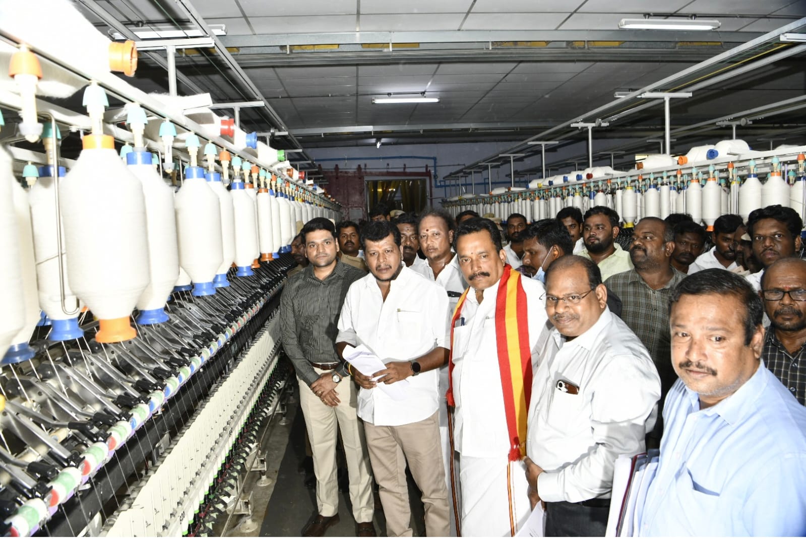 தேனி மாவட்டம், ஆண்டிபட்டி அண்ணா கூட்டுறவு நூற்பாலையை பார்வையிட் அமைச்சர்