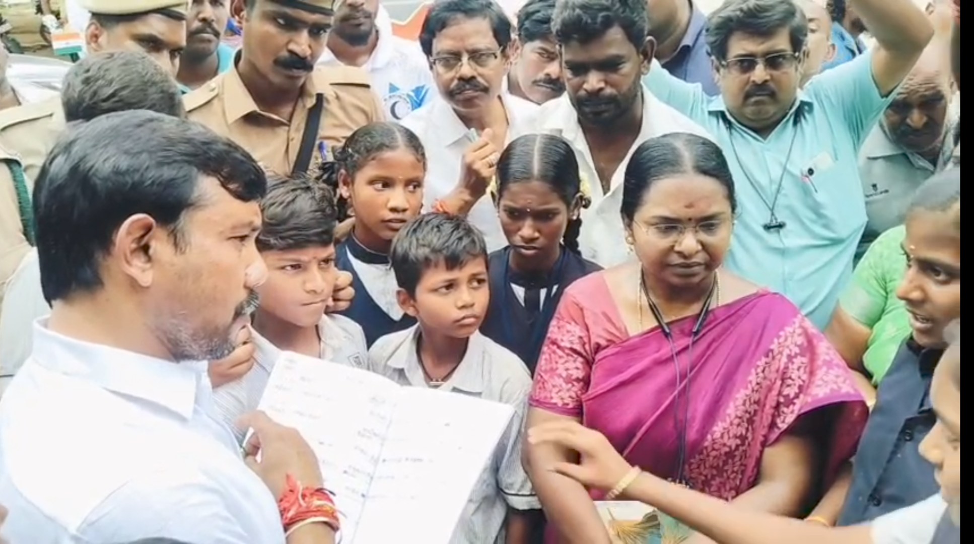 திண்டுக்கல் மாவட்டம் ரெட்டியார்சத்திரம் அரசு கள்ளர்  பள்ளியில் அமைச்சர் ஆய்வு
