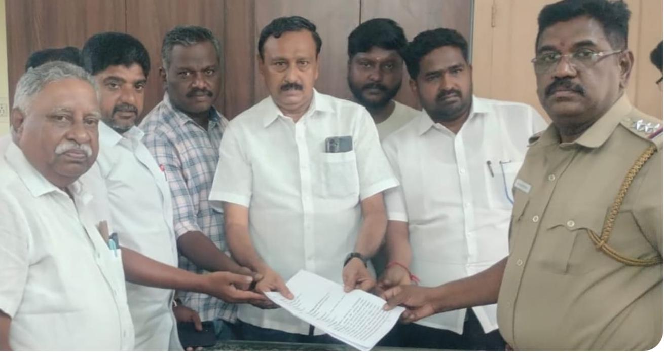 திண்டுக்கல் மாநகர் மாவட்ட காங்கிரஸ் கமிட்டி தலைவர் மீது நகர் வடக்கு காவல் நிலையத்தில் திமுக சார்பில் புகார்