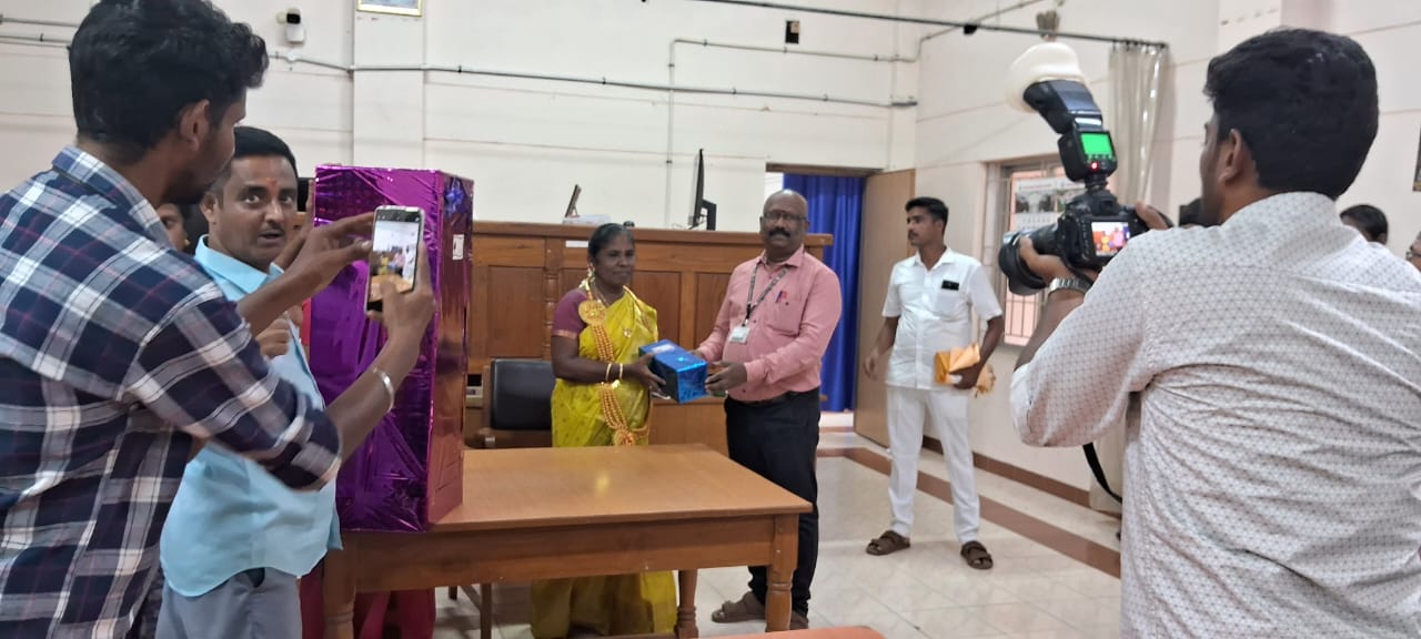 விருதுநகர் மாவட்டம் திருவில்லிபுத்தூர் நீதிமன்ற சிரஸ்தாரர் பணி நிறைவு பாராட்டு விழா.